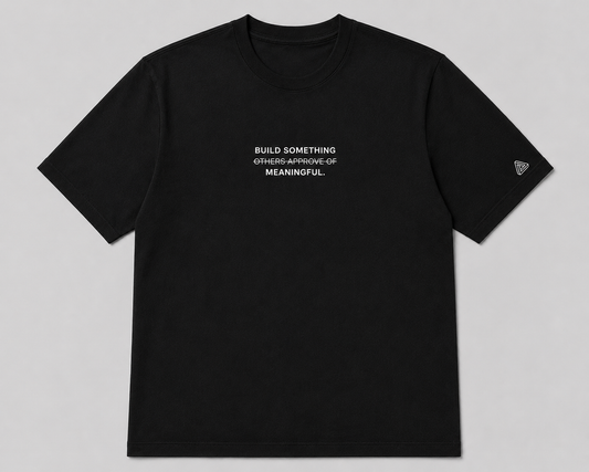 Camiseta Build Something Meaningful.