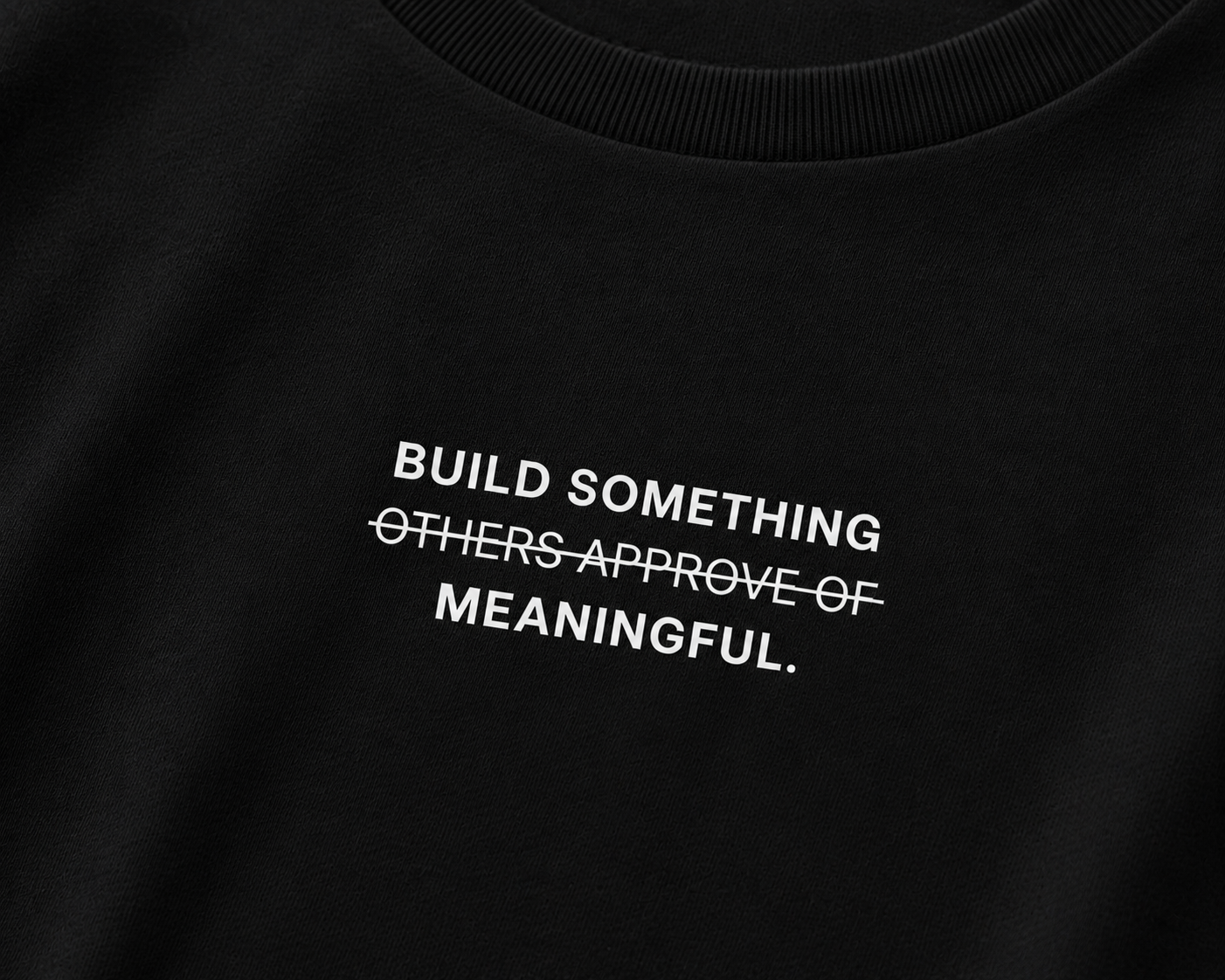 Camiseta Build Something Meaningful.