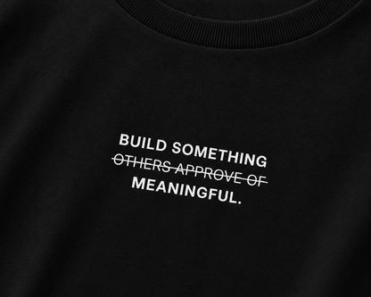 Camiseta Build Something Meaningful.