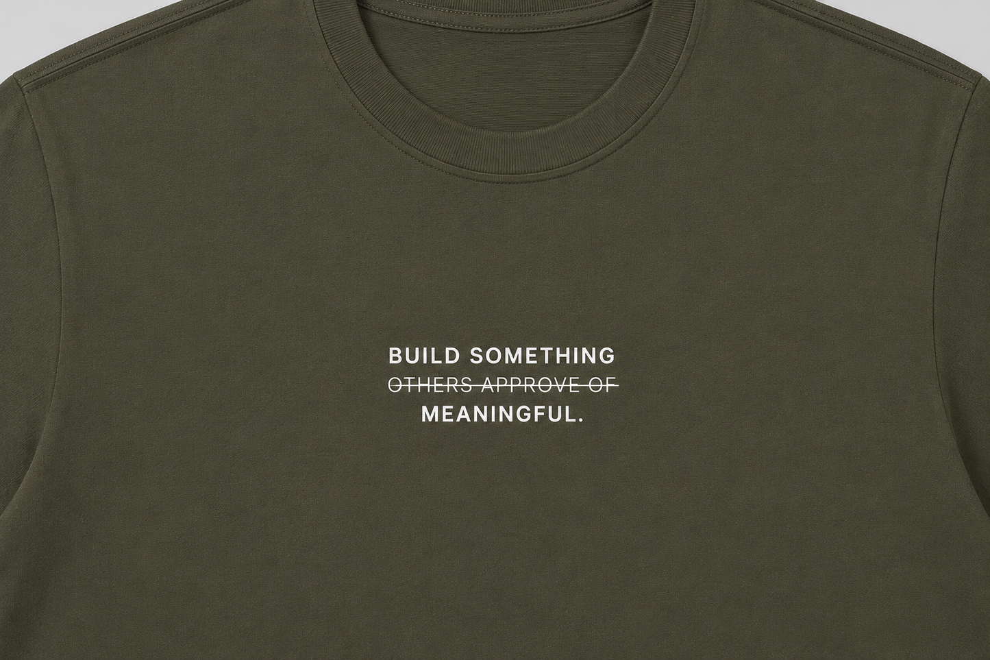 Camiseta Build Something Meaningful.